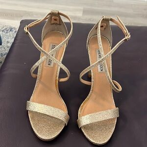 Beautiful Size 6 1/2 Steve Madden sparkly light gold heels.